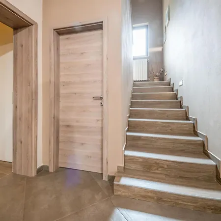 Campanero By Interhome * Кастав